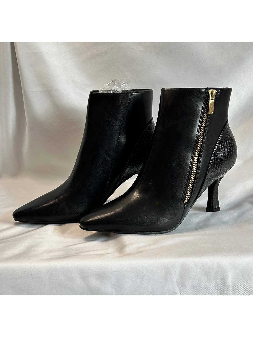 Women’s Pointed Toe Kitten Heel Ankle Boots - Black Snake Embossed (Size 7)
